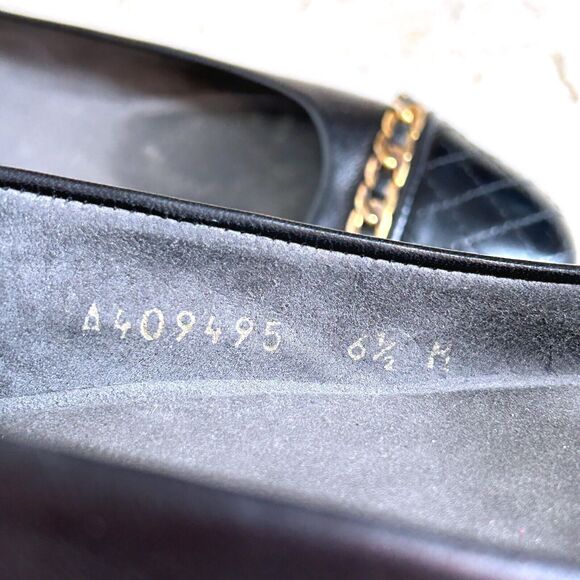 Stuart Weitzman Shoes 6.5 Black Leather Ballet Flats GOLD CHAIN Accent Quilted - Picture 7 of 10